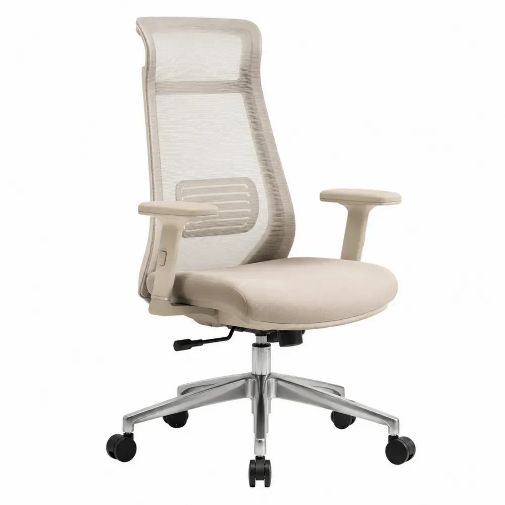 Silla de oficina ergonómica giratoria de malla beige con reposabrazos y base con ruedas